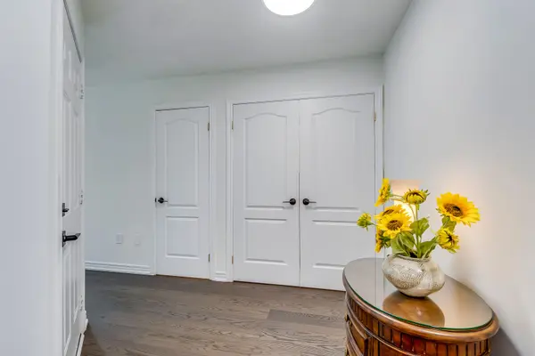 Burlington, ON L7M 4Z4,1296 Inglehart DR