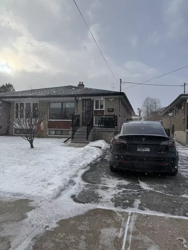 130 Duncanwoods DR, Toronto W05, ON M9L 2E1
