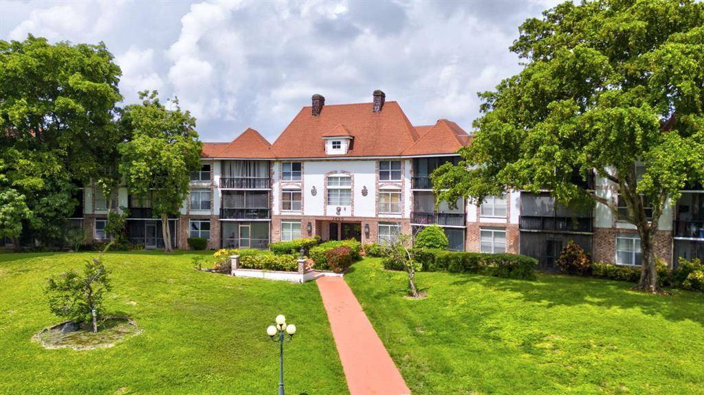 3650 Inverrary Dr #1B, Lauderhill, FL 33319