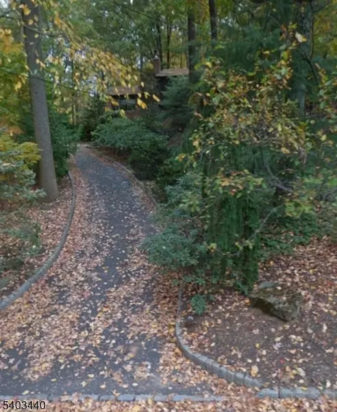 Warren Twp., NJ 07059,15 Loriann