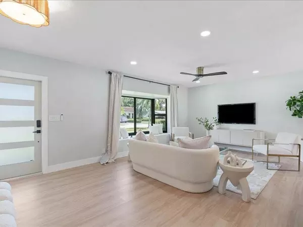 Boca Raton, FL 33486,984 SW 7th St