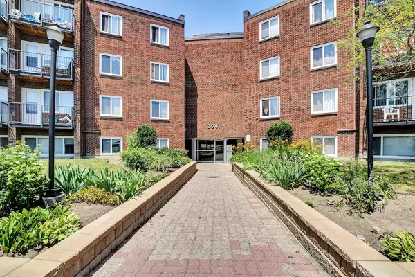 Beacon Hill North - South And Area, ON K1J 7V7,2041 Arrowsmith DR #401C