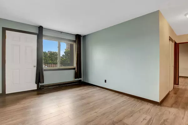 Beacon Hill North - South And Area, ON K1J 7V7,2041 Arrowsmith DR #401C