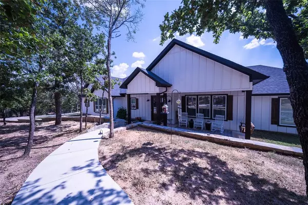 172 Mountain View Court,  Sunset,  TX 76270