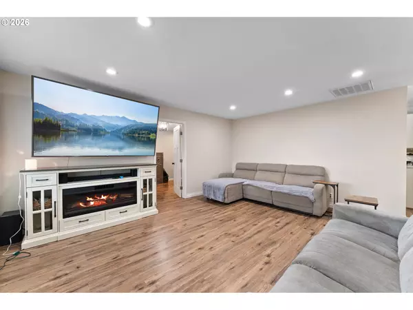 Winston, OR 97496,271 NW SHERRY ST