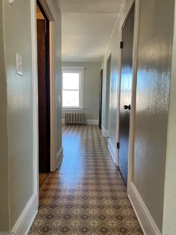 Raritan Boro, NJ 08869,87 E Somerset St #2