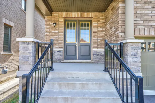 Whitby, ON L1P 0K5,10 Capstan CT