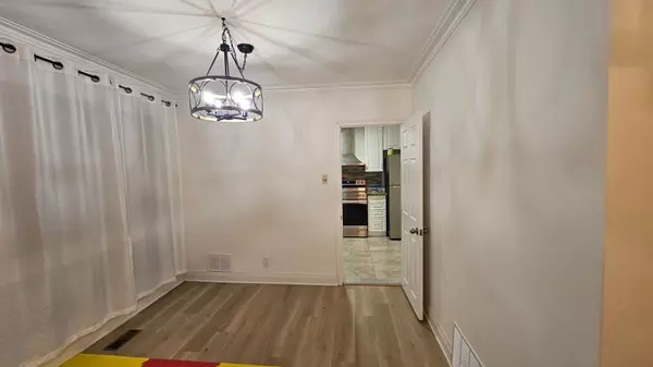 Toronto E04, ON M1P 2E2,1393 Birchmount RD #MAIN