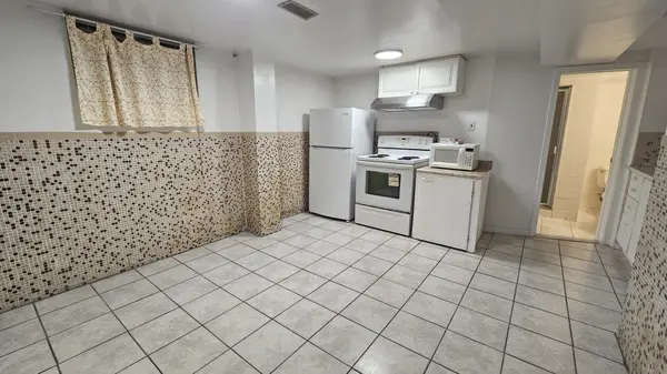 Toronto E04, ON M1P 2E2,1393 Birchmount RD #BSMNT