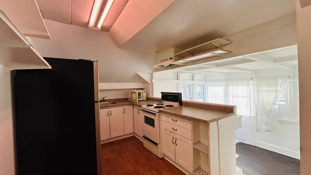 60 Long Branch AVE #2, Toronto W06, ON M8W 3J2