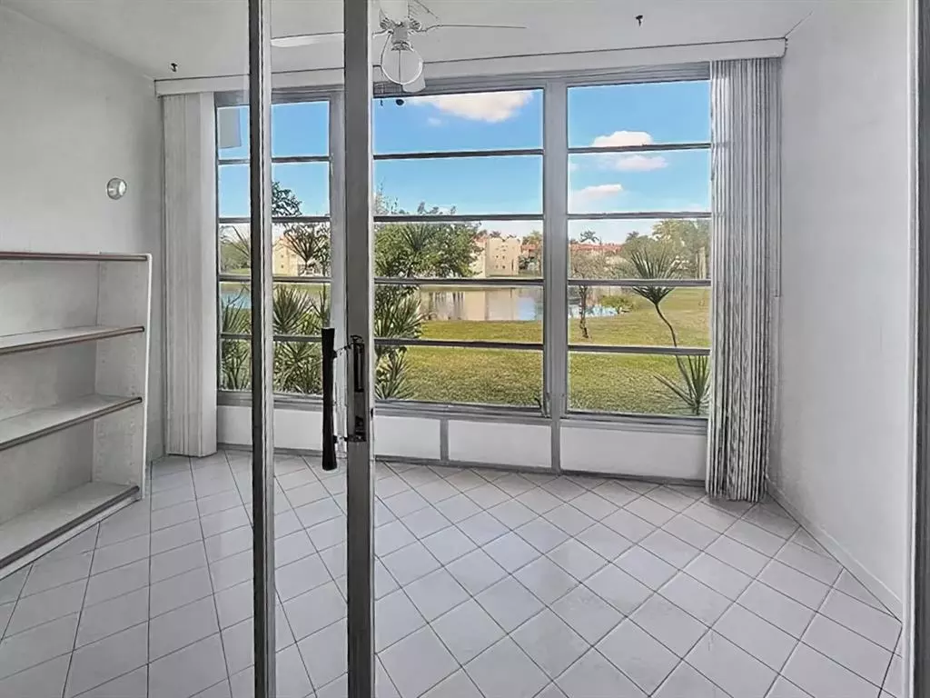 Fort Lauderdale, FL 33322,3051 Sunrise Lakes Dr #203