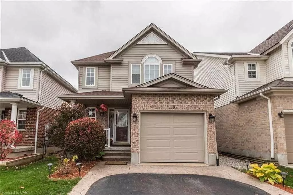 Cambridge, ON N3C 4K6,19 Maryann Price LN