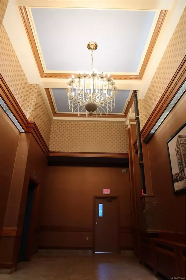 Victoria, BC V8W 1J6,612 View St #501