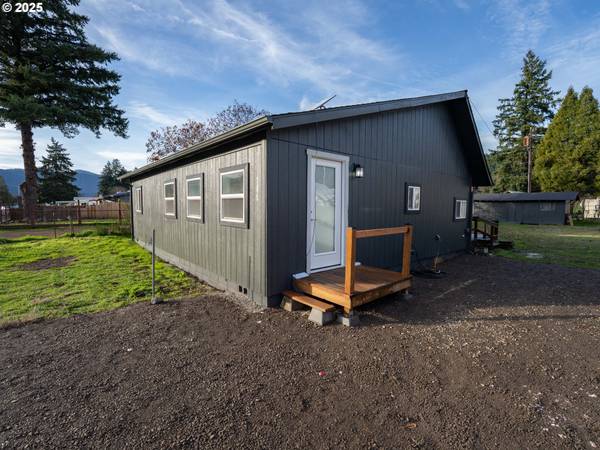 Oakridge, OR 97463,47875 ELGIN AVE