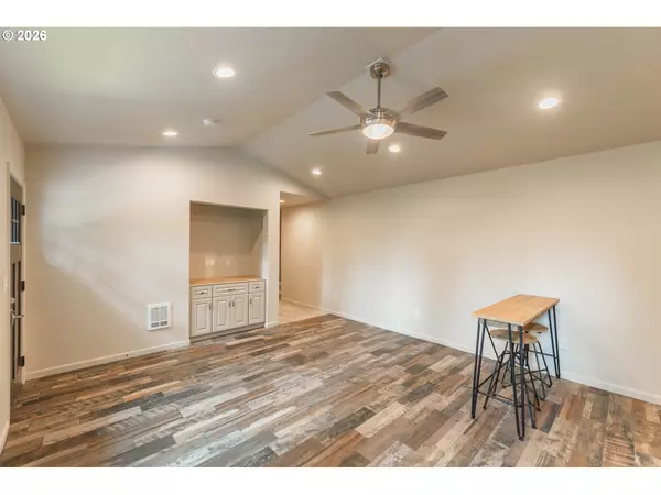 North Bend, OR 97459,2143 Ash ST