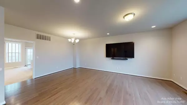 Ann Arbor, MI 48105,2794 Ashcombe DR