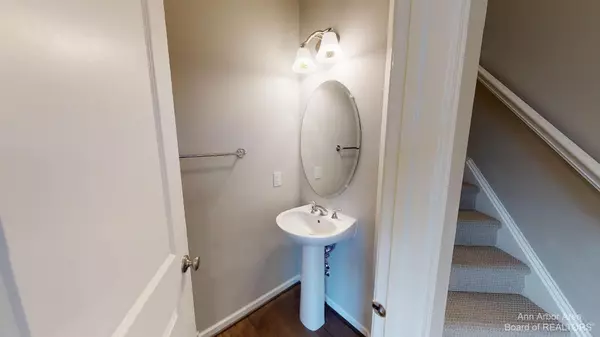 Ann Arbor, MI 48105,2794 Ashcombe DR