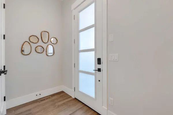 Calgary, AB T2M 2J8,2337 27 AVE NW