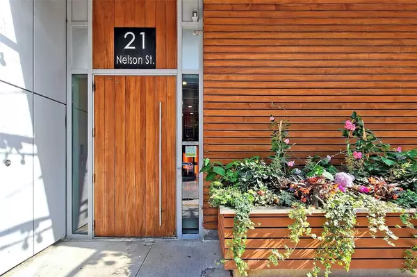 Toronto C01, ON M5V 1T8,21 Nelson ST #731