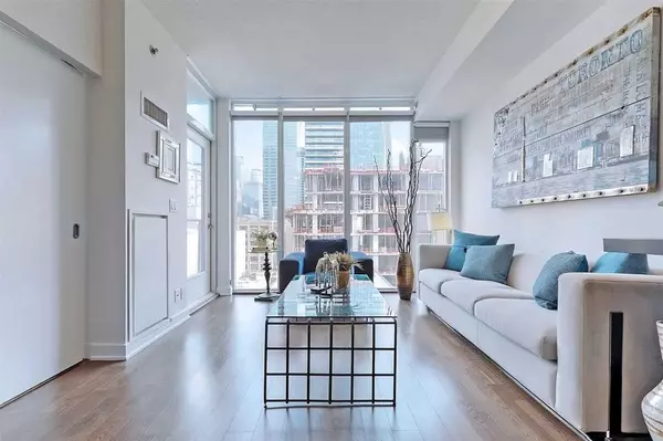 Toronto C01, ON M5V 1T8,21 Nelson ST #731