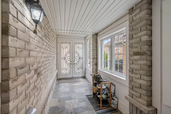 Richmond Hill, ON L4E 4P7,85 Laurier AVE