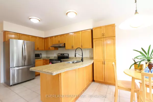 Richmond Hill, ON L4S 2R1,49 Falling River DR #Upper