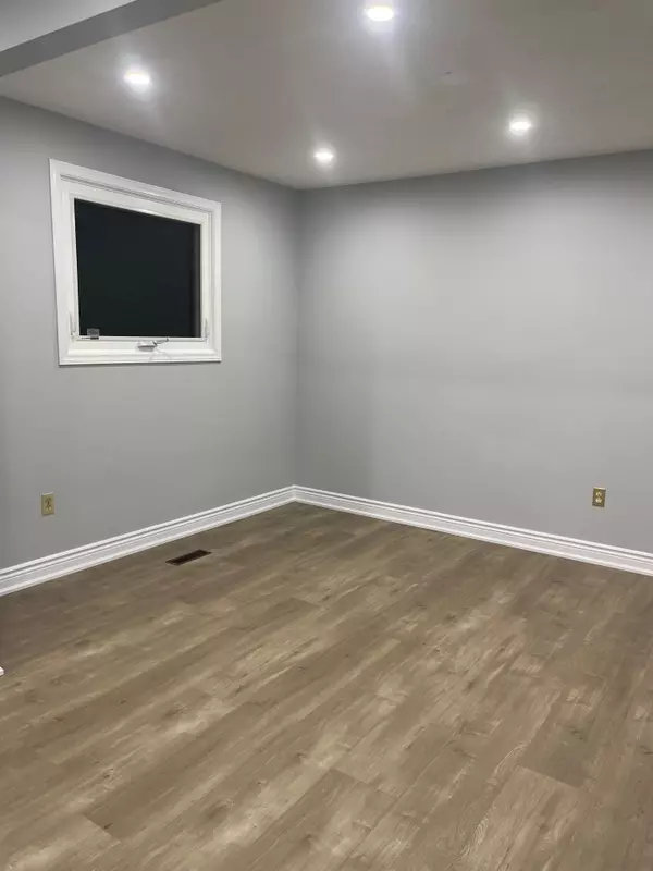 Brampton, ON L6V 2R3,249 Centre ST N