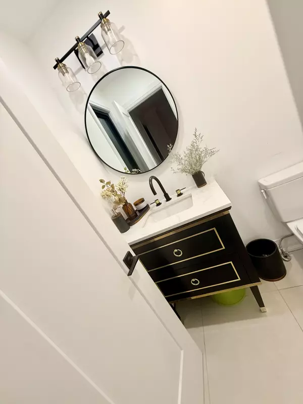 Toronto W06, ON M8W 1J1,10 Dominion RD