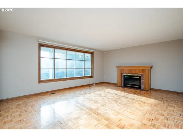 Salem, OR 97302,911 HURON CT SE