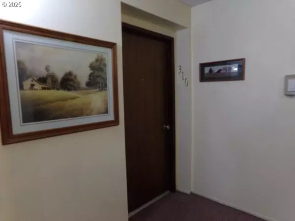 Woodburn, OR 97071,950 EVERGREEN RD #310