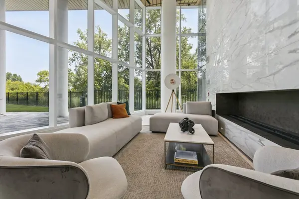 Toronto W08, ON M8X 0B2,20 Brin DR #604