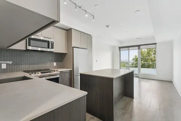 Toronto W08, ON M8X 0B2,20 Brin DR #604