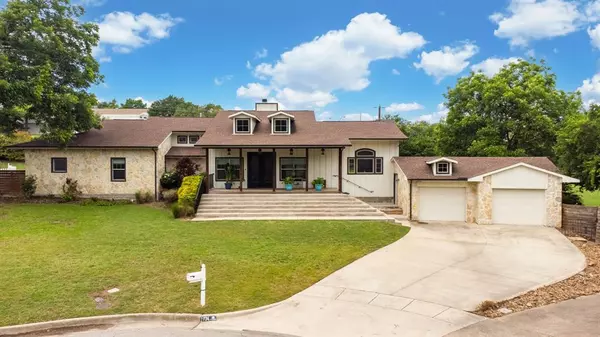 734 Monssen Parkway,  Dallas,  TX 75224