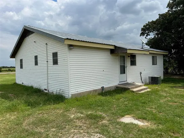 5401 Tx-36, Comanche, TX 76442