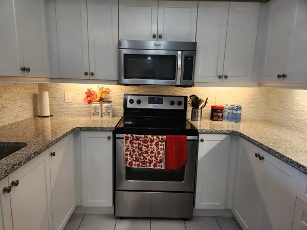 Milton, ON L9T 8R5,1045 Nadalin HTS #407