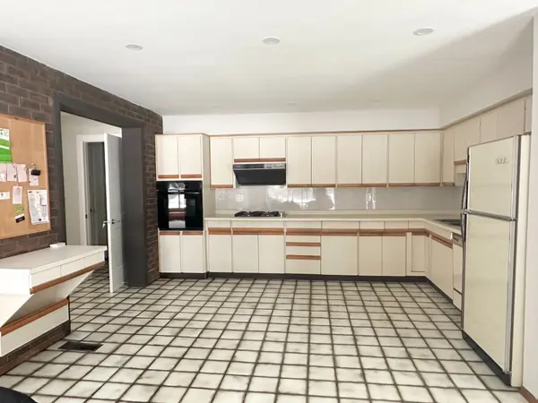 Markham, ON L3T 1K1,17 Fairway Heights CRES #Main and Upper