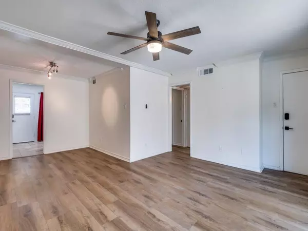 Dallas, TX 75230,10216 Regal Oaks Drive #C