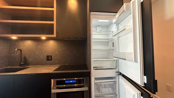 Toronto C08, ON M4Y 0J1,55 Charles ST E #3602