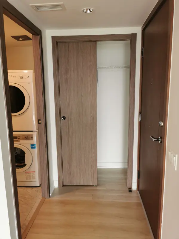 Toronto C01, ON M5V 0N1,17 Bathurst ST #1616