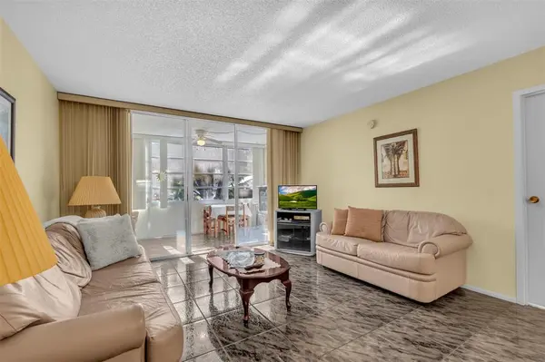 Lauderdale Lakes, FL 33313,4850 NW 29th Ct #221