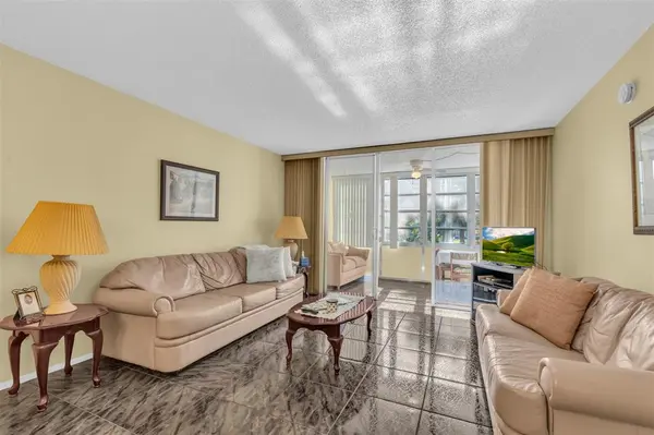 Lauderdale Lakes, FL 33313,4850 NW 29th Ct #221