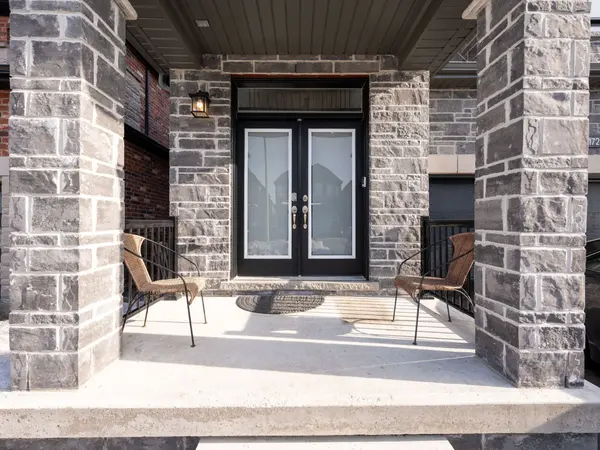 Barrie, ON L9J 0J2,172 FRANKLIN TRL