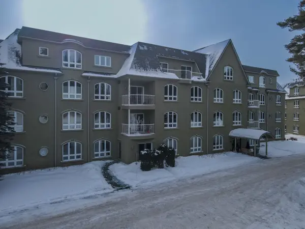 Huntsville, ON P1H 2L7,31 Dairy LN #106