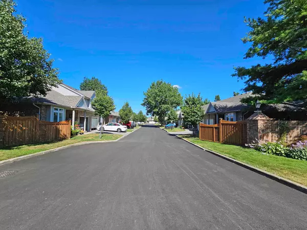 Niagara Falls, ON L2E 6E4,5070 drummond RD #28