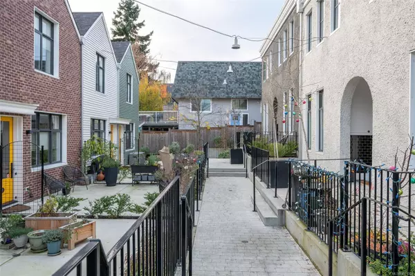 Victoria, BC V9A 7N6,230 Wilson St #11