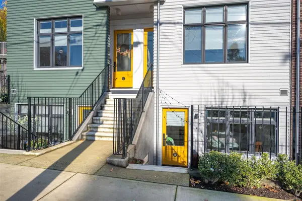 Victoria, BC V9A 7N6,230 Wilson St #11