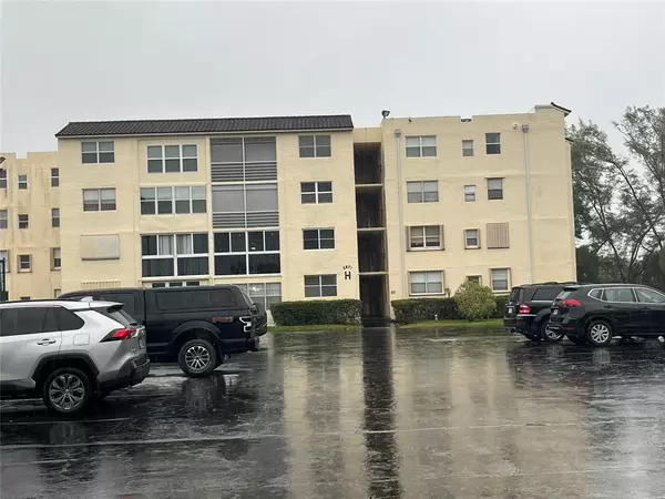 Lauderdale Lakes, FL 33311,2871 Somerset Dr #105