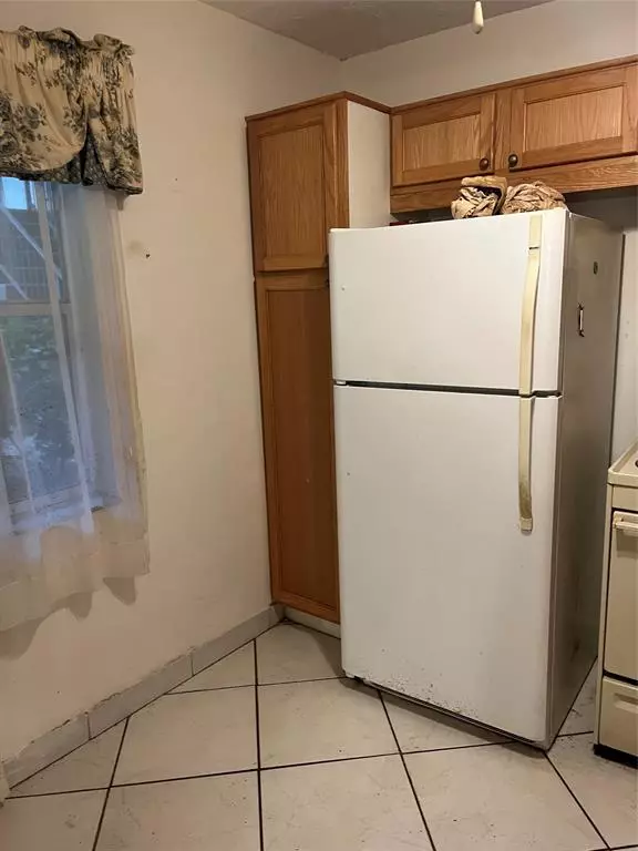 Lauderdale Lakes, FL 33311,2871 Somerset Dr #105