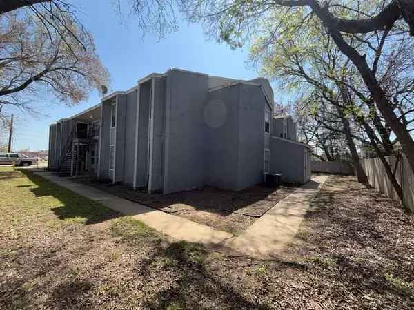 Denton, TX 76201,219 Fry Street #11