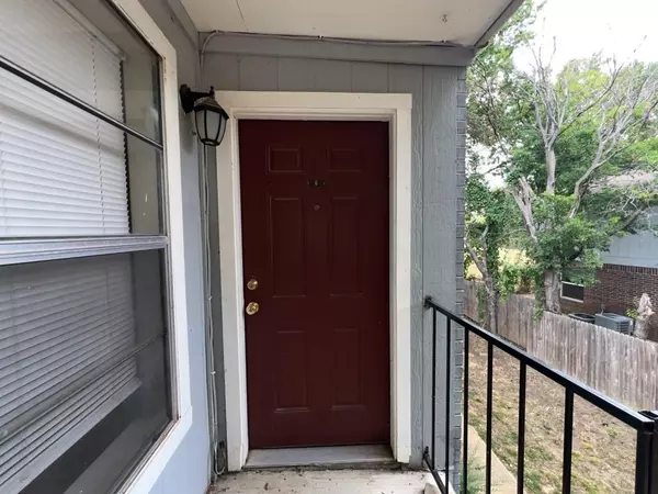 Denton, TX 76201,219 Fry Street #6